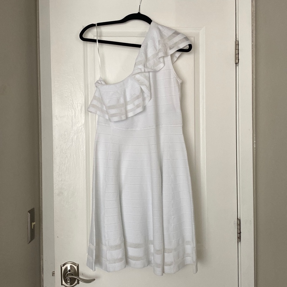White Ted Baker One Shoulder Dress Size 3 & 4 (8 & 10) NWT - Picture 2 of 10